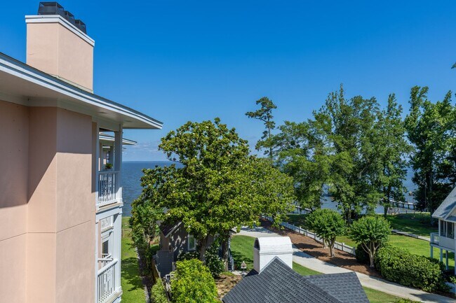 Building Photo - Available now! Top-Floor Bayfront Condo | ...