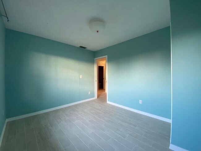 Building Photo - 3/2 Pool Home in Fairway Estates