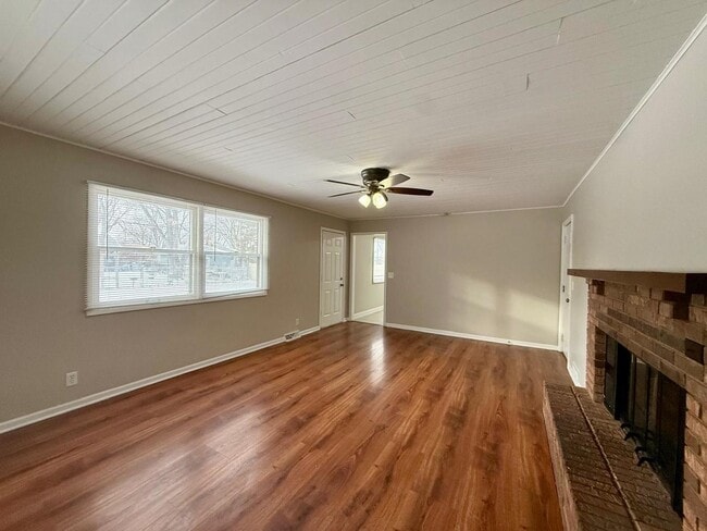 Building Photo - 746 N Glenwood Pl