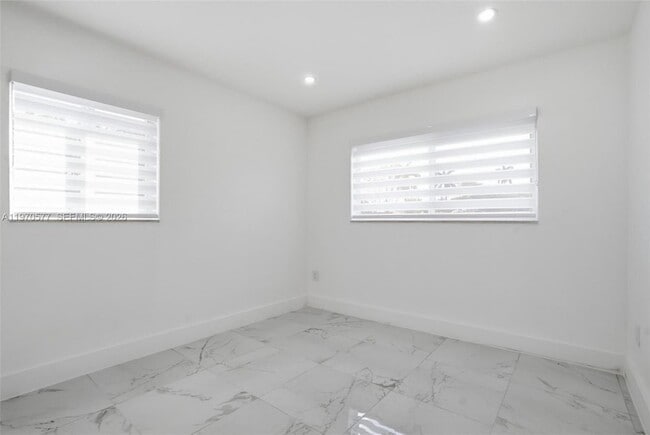 Building Photo - 5521 SW 104th Ave