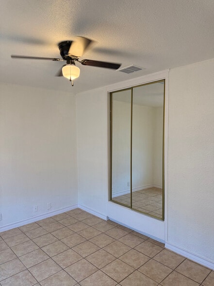 Building Photo - 600 Ellor Dr