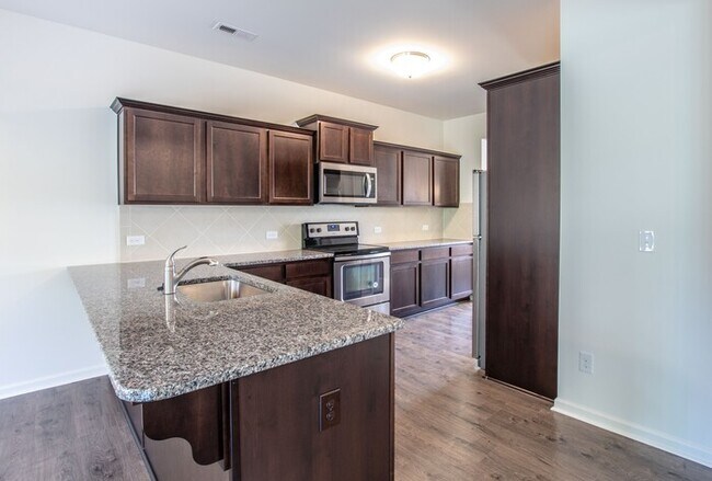 Building Photo - BEAUTIFUL 4 bedroom Single Family Home for...
