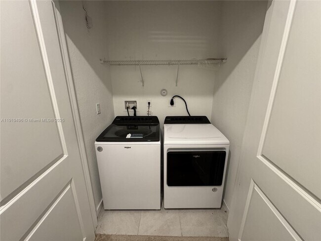 Building Photo - 1780 SE 9th Ave