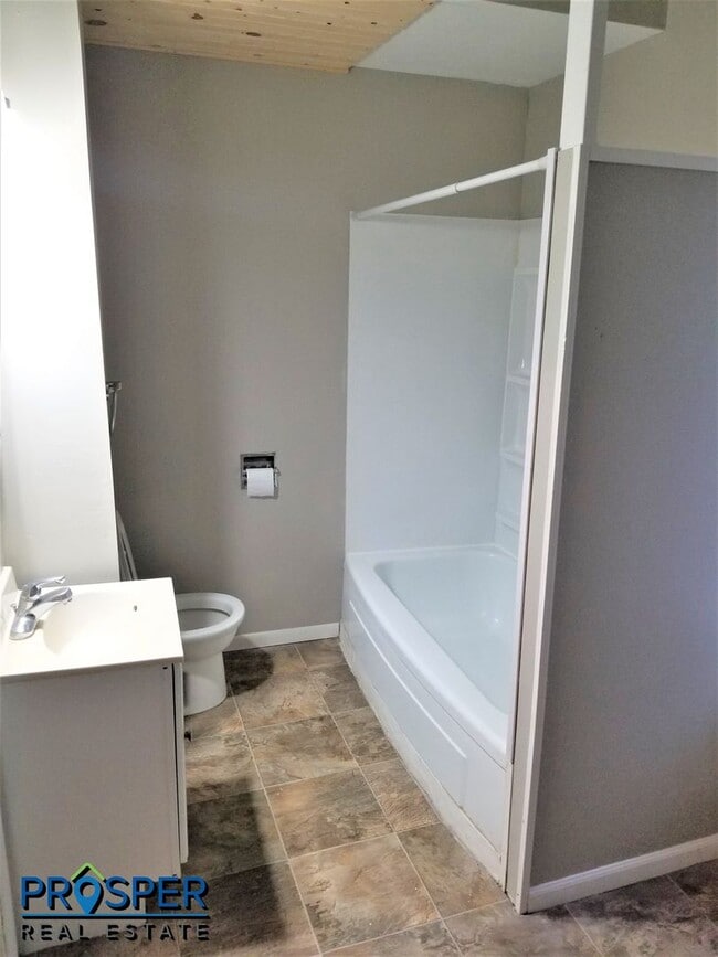 Building Photo - ST1019