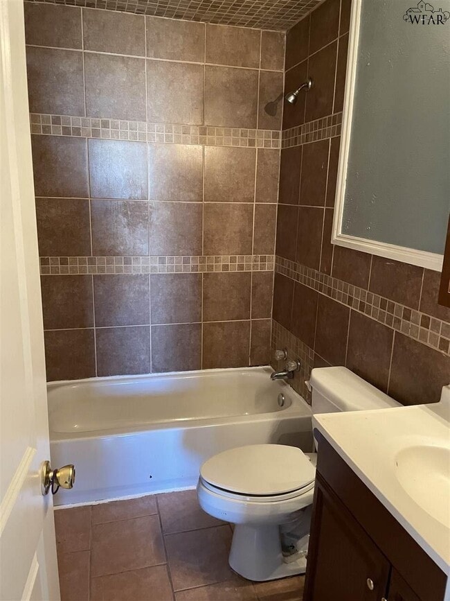 Building Photo - 1615 Oceola Ave