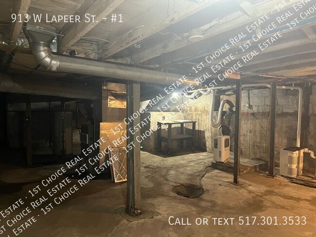 Building Photo - 913 W Lapeer St