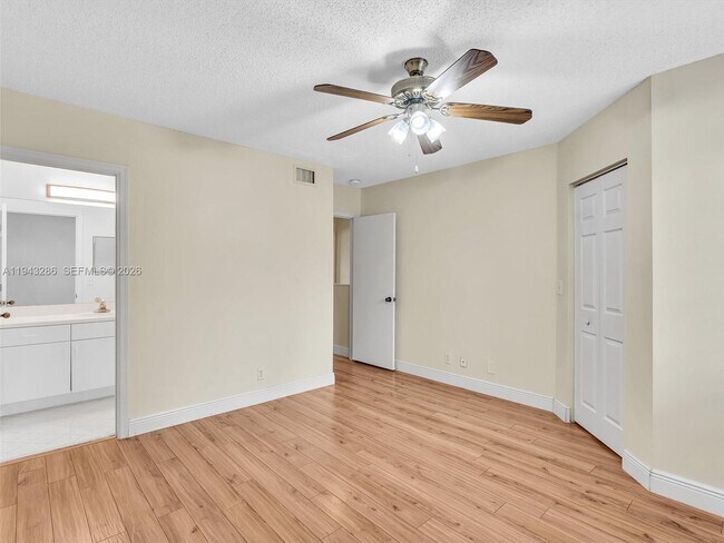 Building Photo - 3932 San Simeon Ln