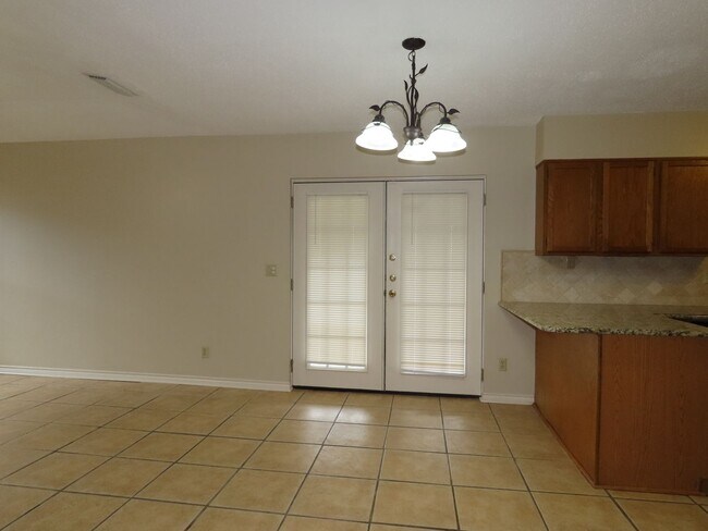 Building Photo - 808 Corey Dr