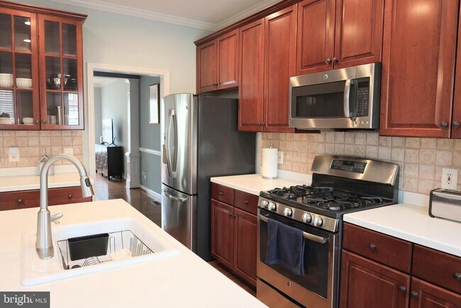Building Photo - 4605 Lambert Pl