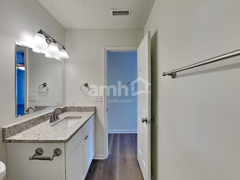 Building Photo - 3588 Bent Trace Dr