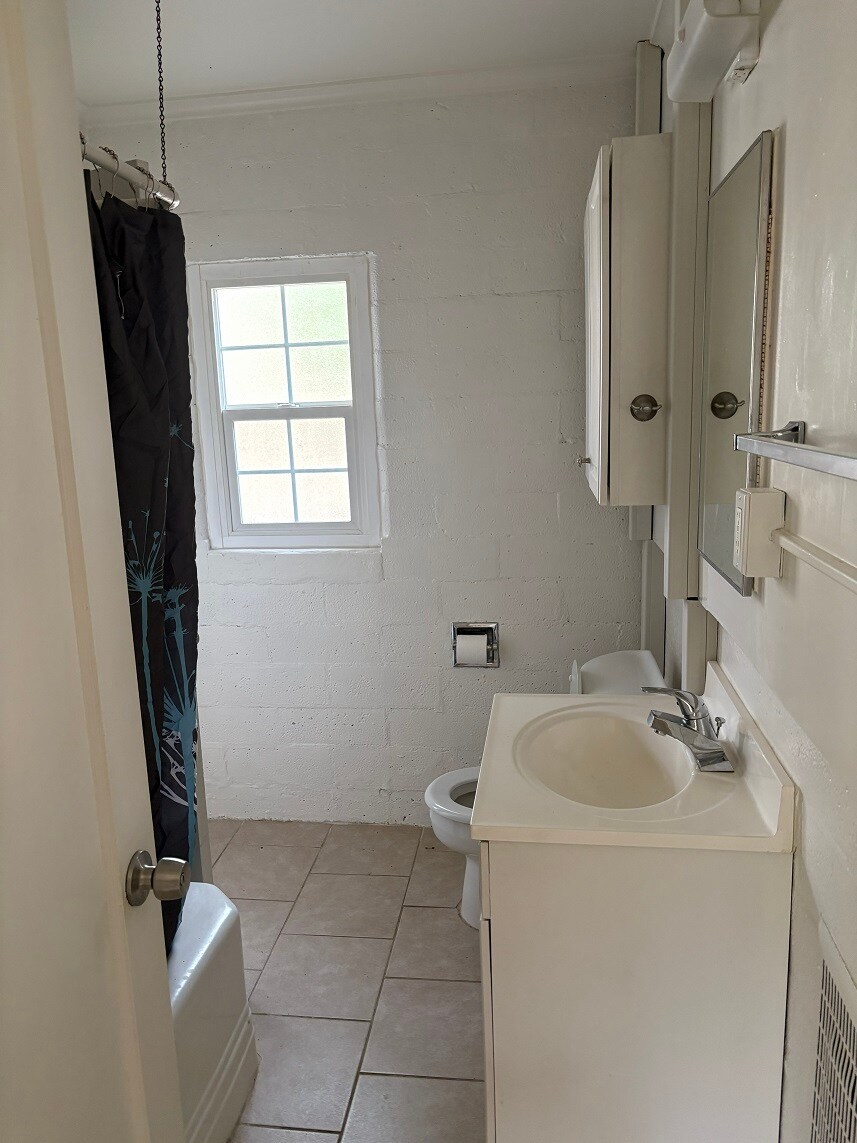 Bathroom - 80 College Way