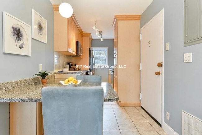 Building Photo - 168 Newton St