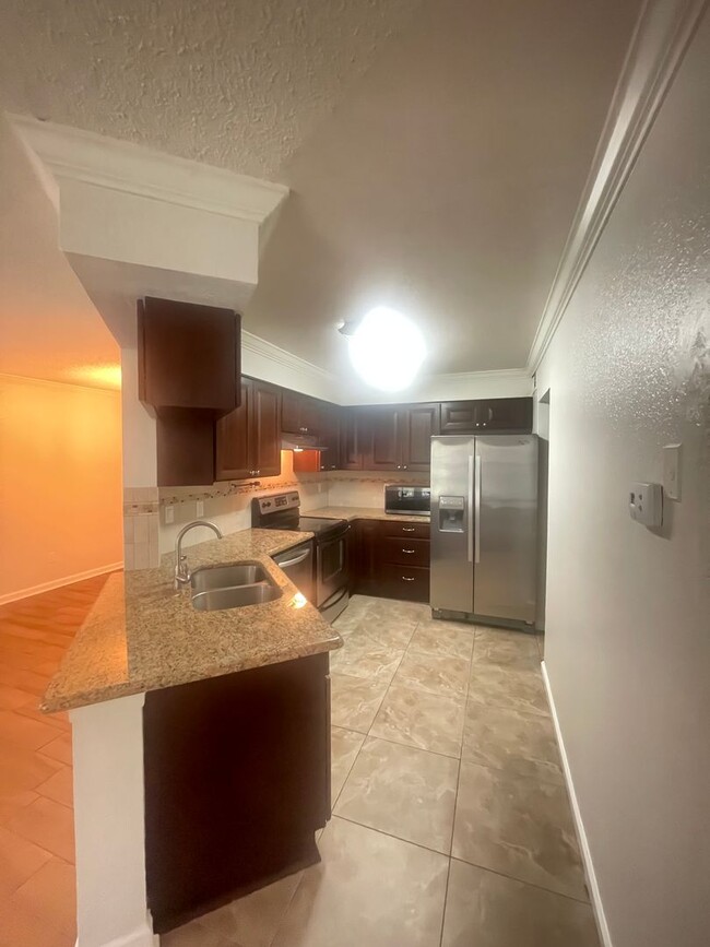 Building Photo - Beautiful Lake Front 2/2 Condo Near UCF !!!!