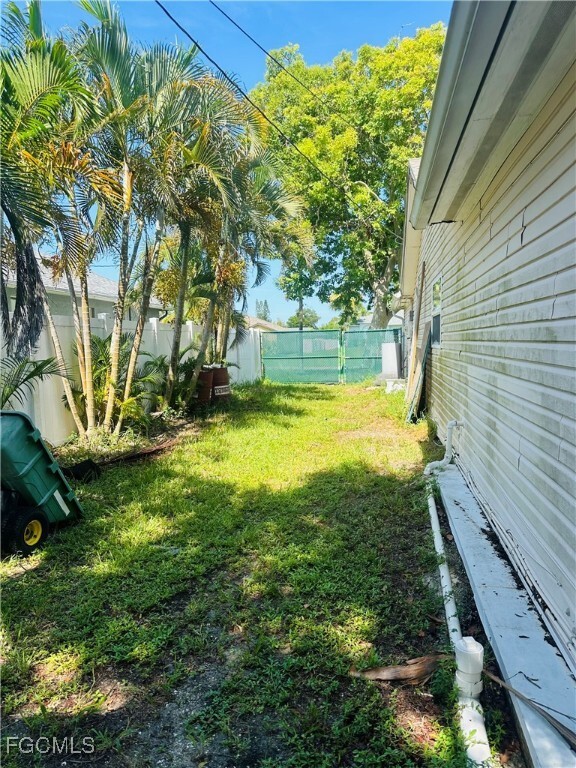 Building Photo - 1421 SW 9th Ct