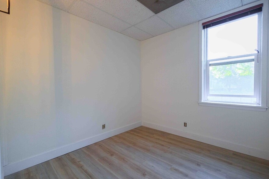 Interior Photo - Bridge Commons