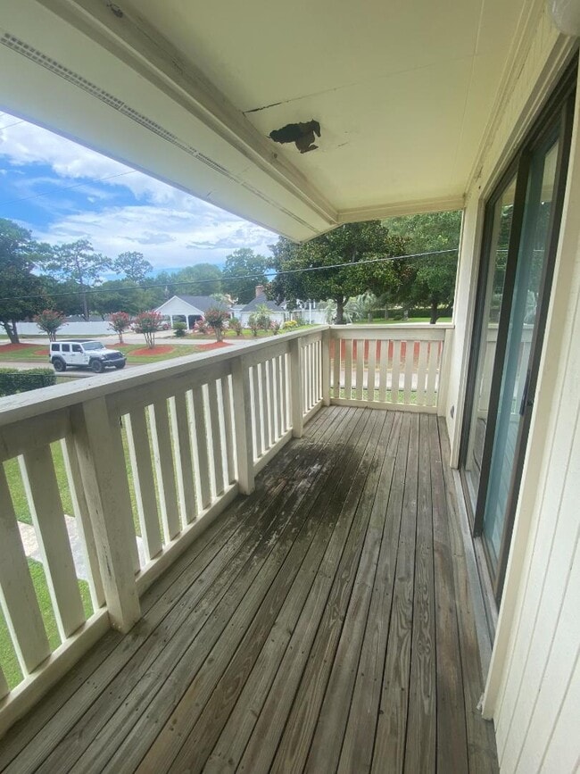 Building Photo - 409 Garden Dr