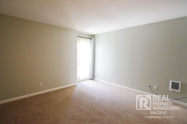 Building Photo - Bright & Spacious 1-Bedroom in Prime Oakla...