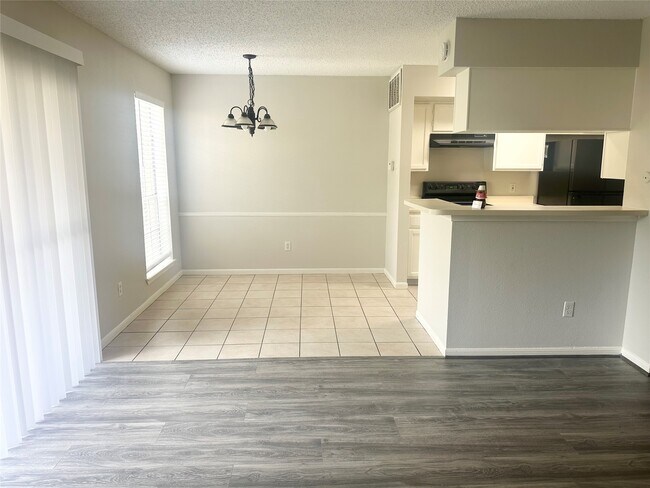 Building Photo - 2120 El Paseo St