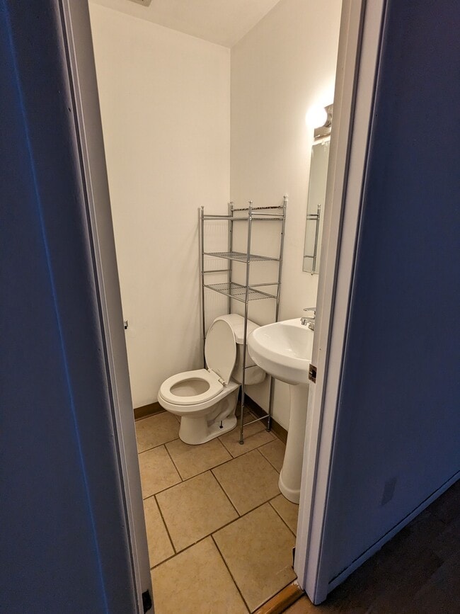 Building Photo - 2 Curtis Ct