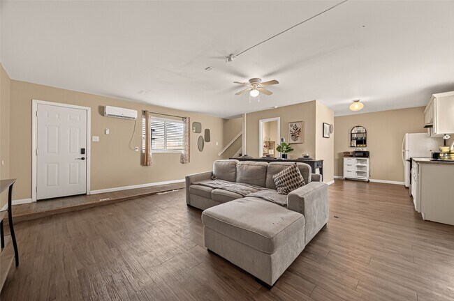 Building Photo - 6518 Palo Duro Dr