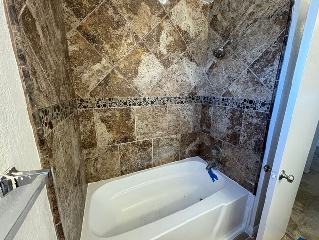 Building Photo - 2 Bedroom Townhouse in El Cajon