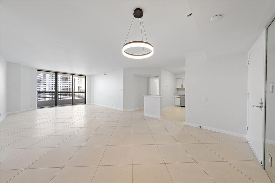 Building Photo - 3530 Mystic Pointe Dr