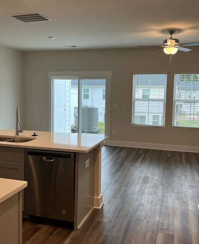 Building Photo - Desirable 3/2.5 Townhome Available Novembe...