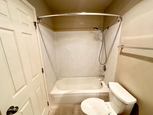 Building Photo - Introducing the Perfect Townhouse Steps Away from Central WA University!