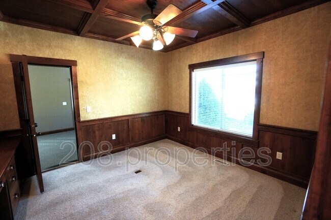 Building Photo - 1921 W Aspen Creek Dr