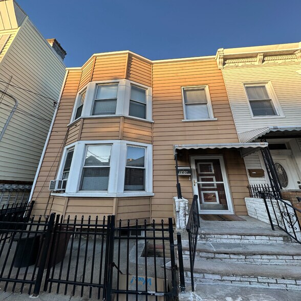 Building Photo - 160 Hopkins Ave