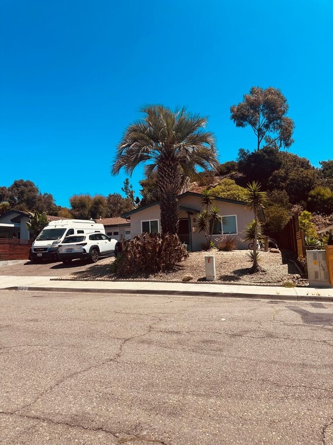 Building Photo - Lovely Home in Tranquil Poinsettia Hills!