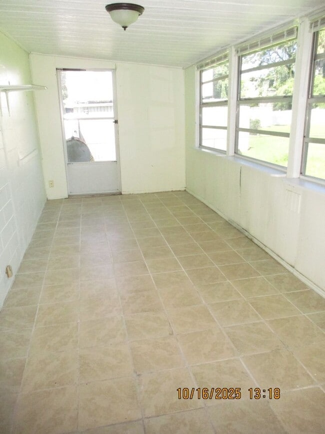 Building Photo - Charming 3 bedroom 2 bathroom Holly Hill