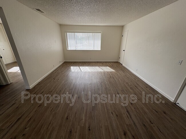 Interior Photo - The Keys