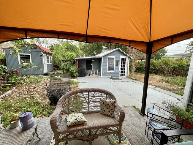 Building Photo - 2120 8th Ave W