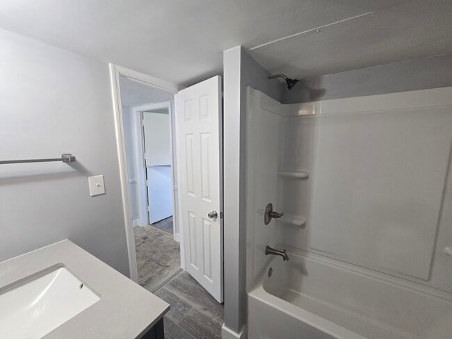 Building Photo - 1007 Olsen Ave