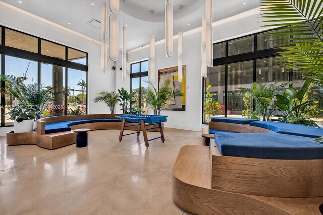 Building Photo - 3701 N Dixie Hwy