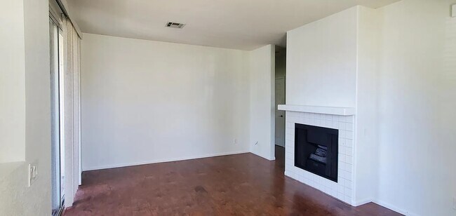 Building Photo - 10830 Sabre Hill Dr #201