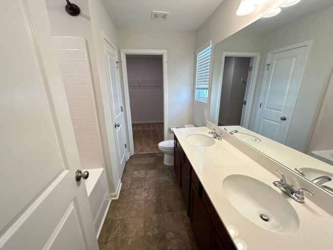 Building Photo - 424 Keeble Dr