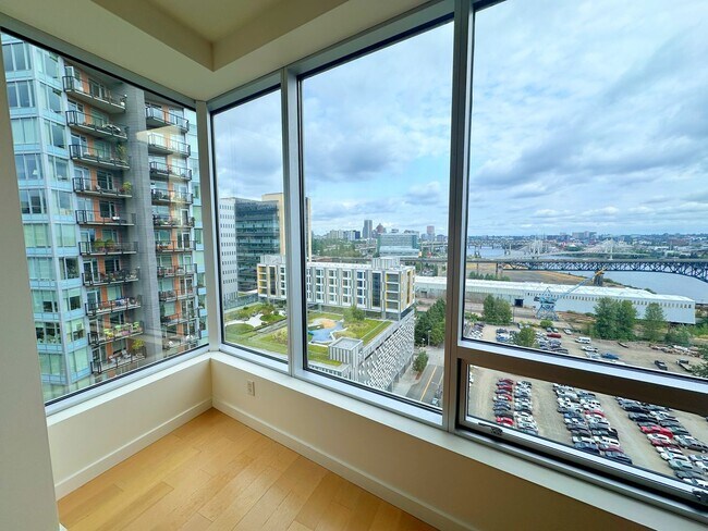 Building Photo - Spacious, open-concept 1-bedroom 7th floor condo in the South Waterfront District.