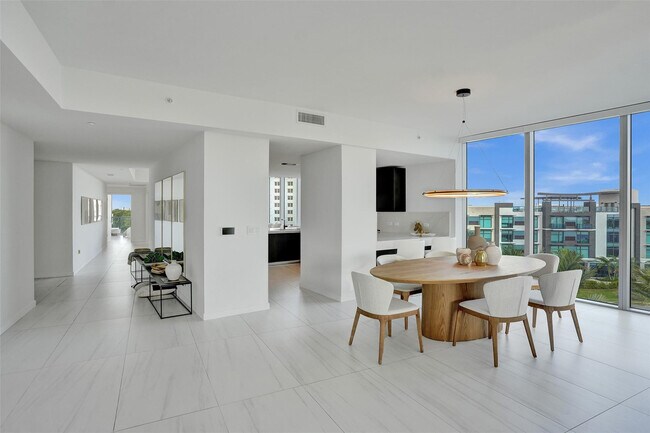 Building Photo - 2200 N Ocean Blvd