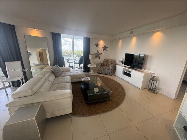 Building Photo - 5151 Collins Ave