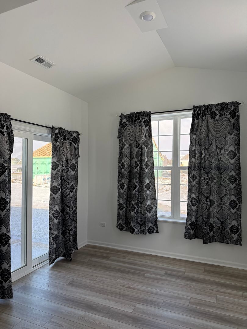 Building Photo - 7603 Honeysuckle Ln