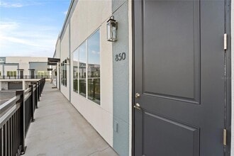 Building Photo - 850 TETBURY Lp