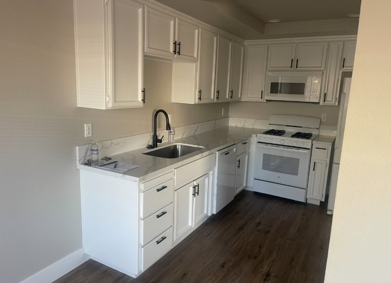 Building Photo - 6049 Thornwood Dr