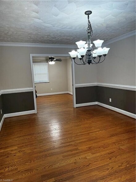 Building Photo - 505 Willow Dr