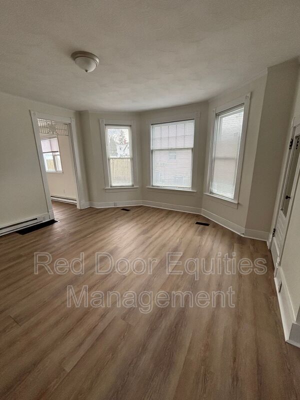 Building Photo - 522 N High St