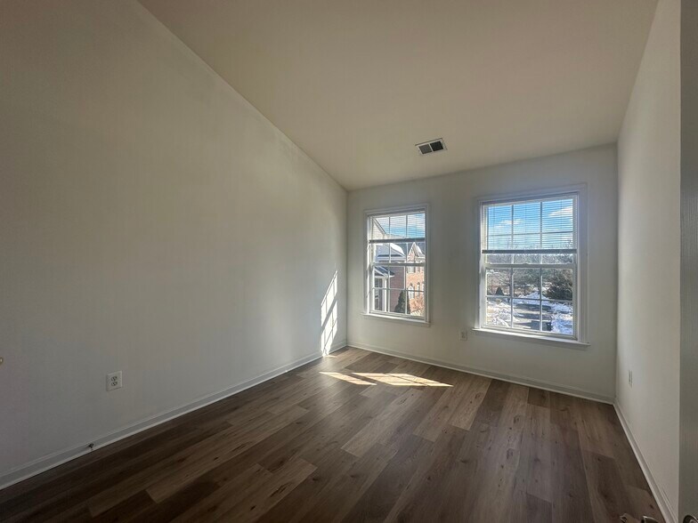 UL 1 - 4122 Dallas Hutchison St