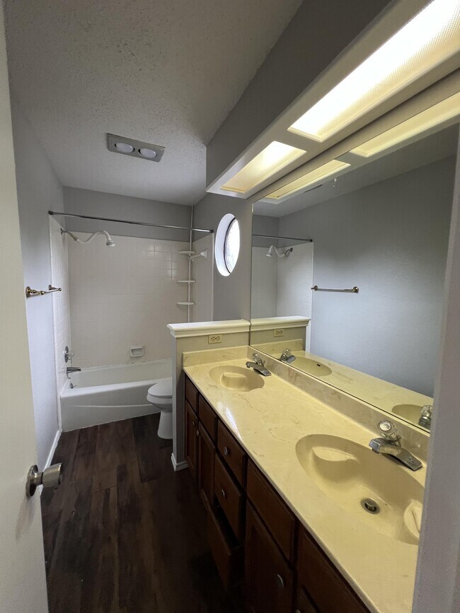 Building Photo - 3210 Festus Dr