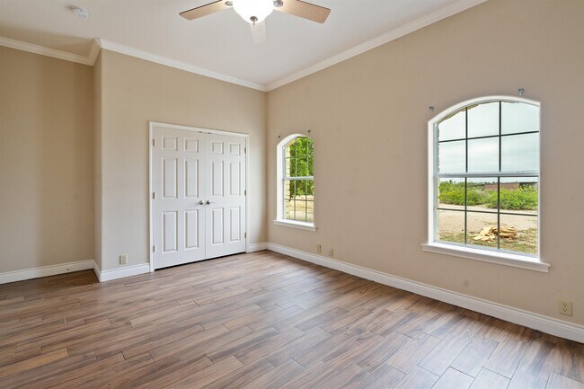 Building Photo - 31 Running Deer Mdws