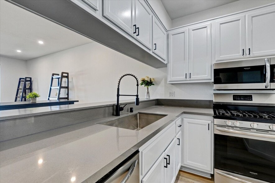 Building Photo - 555 Maine Ave